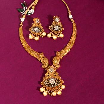 Black necklace-sets 2