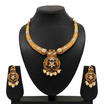 Black necklace-sets 1