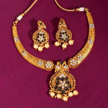 Black necklace-sets 2
