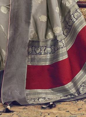 Grey Woven Silk Blend Saree With Blouse 3