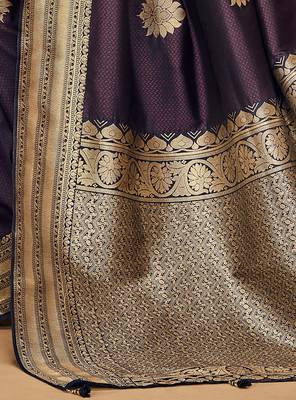 Purple Woven Silk Blend Saree With Blouse 4