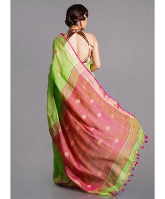 green linen saree with polka dots and pink pallu 3