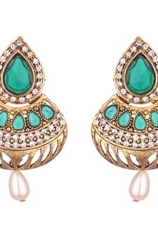 Kundan studded Gold toned Pearl Drop Dangle Earrings