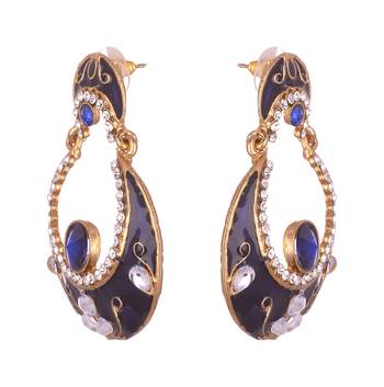 Chandbali Kundan studded Gold toned Dangle Earrings 2