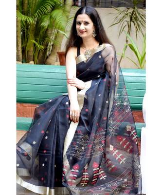 Exquisite resham silk with classic jamdani motifs 3