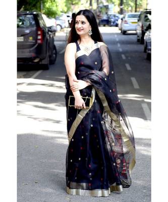 Exquisite resham silk with classic jamdani motifs 1