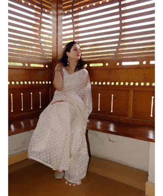 Elegance with comfort in this khadi silk jamdani saree 1