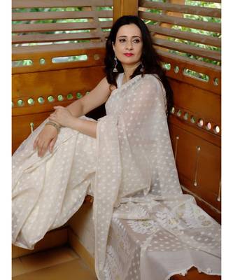 Elegance with comfort in this khadi silk jamdani saree 2