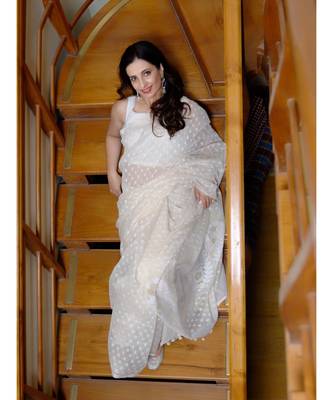 Elegance with comfort in this khadi silk jamdani saree 4