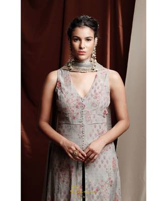 grey embroidered crepe kurta sets 4