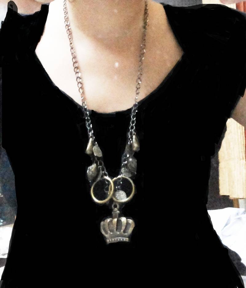 Crown pendant necklace