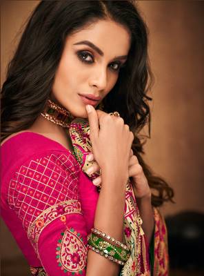 Green Embroidered Silk Blend Saree With Blouse 2
