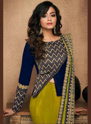 Green Embroidered Silk Blend Saree With Blouse 2