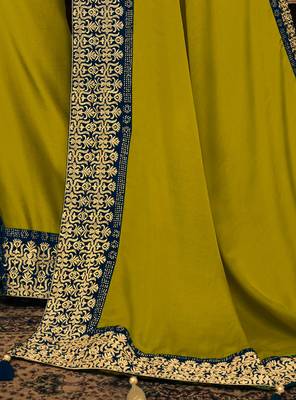 Green Embroidered Silk Blend Saree With Blouse 4