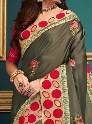 Green embroidered crepe saree with blouse 3