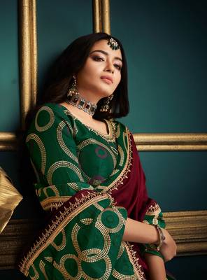 Maroon Embroidered Silk Blend Saree With Blouse 4