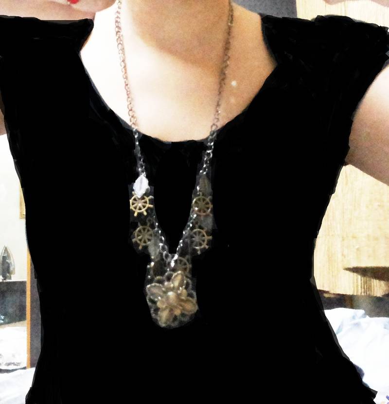 Square flower design necklace