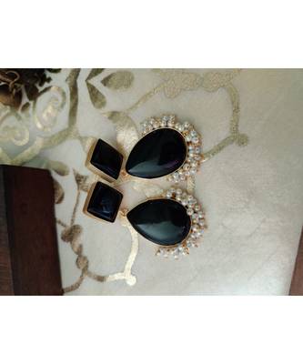 Black Stone Dangling Earrings 1