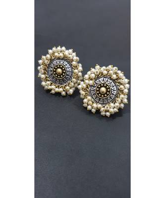 Two toned Pearl Studs 1