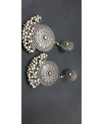 Round Dangling earrings with pearl drops 1