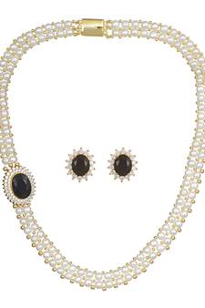 White pearl necklace-sets