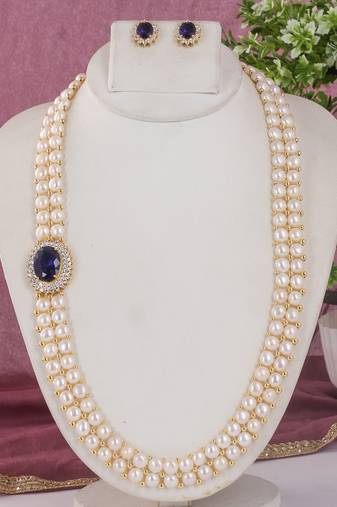 White pearl necklace-sets