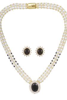 White pearl necklace-sets