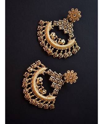 Beautiful Chandbali with a touch of Kundan 2