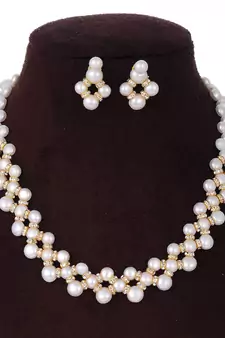 White pearl necklace-sets