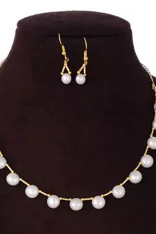 White pearl necklace-sets