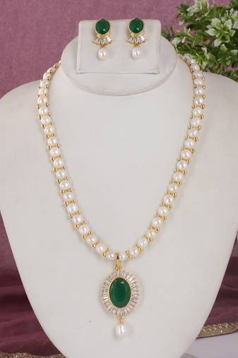 White pearl necklace-sets