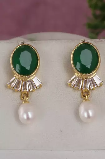 White pearl necklace-sets