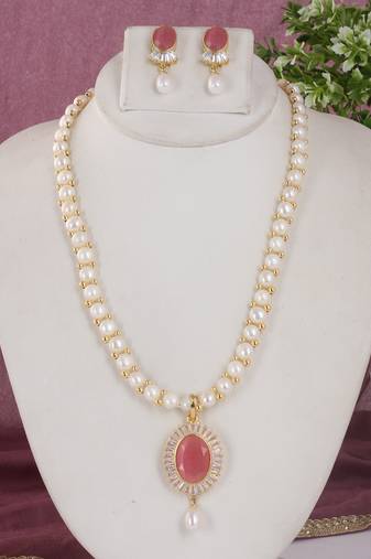 White pearl necklace-sets