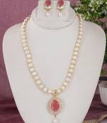 White pearl necklace-sets