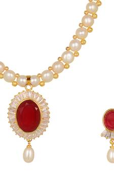 White pearl necklace-sets