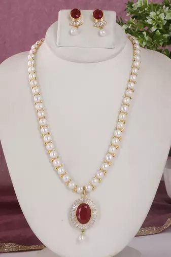White pearl necklace-sets
