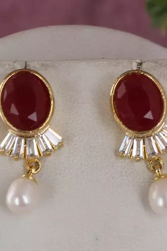 White pearl necklace-sets