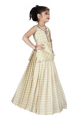 Kids Cotton Silk White Lehenga Choli Set For Girls  2