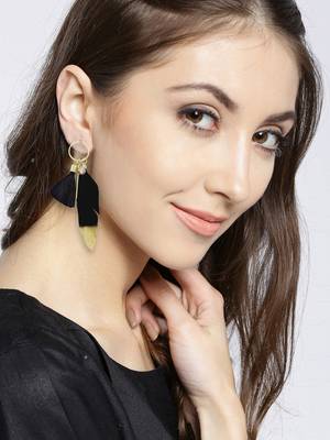Black earrings 3