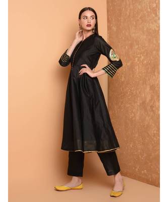 Set of Full Anarkali Silk Kurta with Brocade Pant. 4