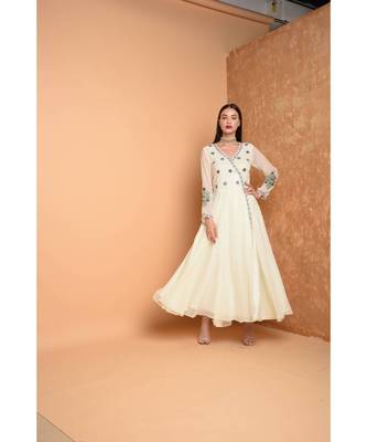 White Silk Embroidered Suit Set 4