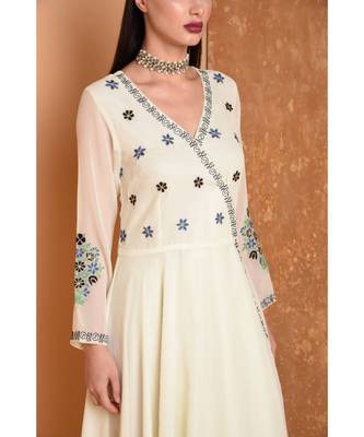 White Silk Embroidered Suit Set 6