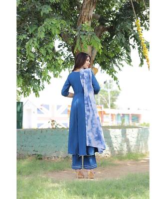 Blue and white tie & dye suit. 5