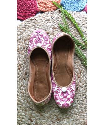 pink embroidery juttis 1