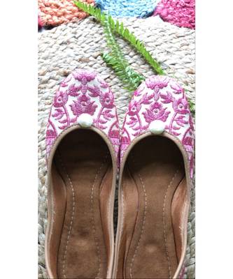 pink embroidery juttis 2