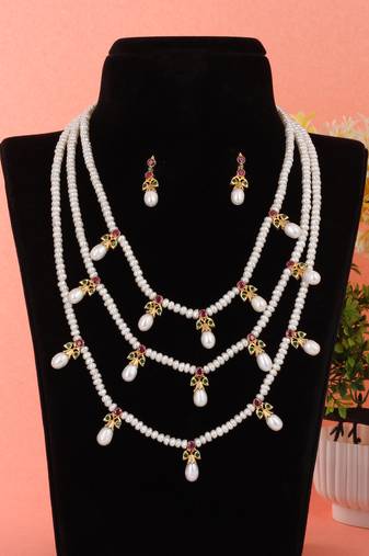 White pearl necklace-sets