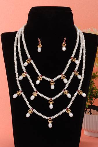 White pearl necklace-sets