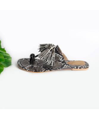 Black And White Snake Print Kolhapuri With Jhallar 2