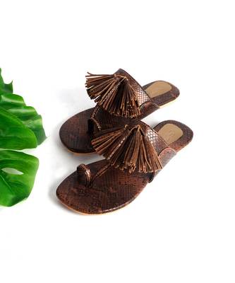 Brown Snake Print Kolapuris With Jhallar 3