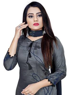 Grey floral print crepe salwar 3
